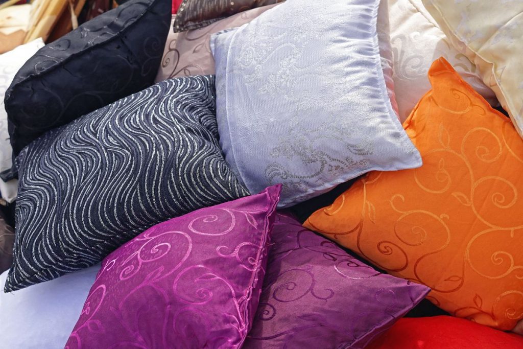 15 Creative Ways to Make Use of Old Pillows