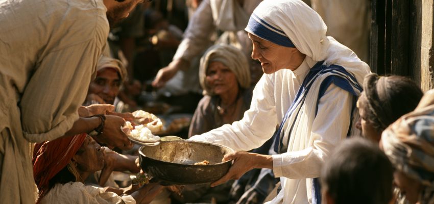 mother-teresa-charity1 Mother Teresa serving food to the poor, embodying the heart of mother teresa charity.